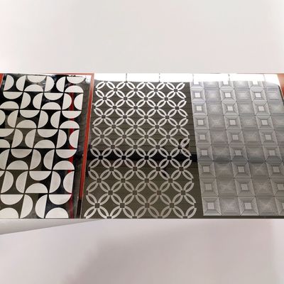 Máquina de marcação a laser de fibra de 1325 nm para objetos metálicos Padrões de elevador personalizados
