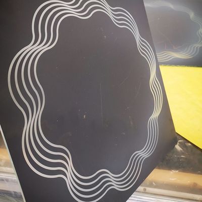 Máquina de gravação a laser de fibra de vidro para gravação em vidro com baixa E e remoção de tinta de espelho